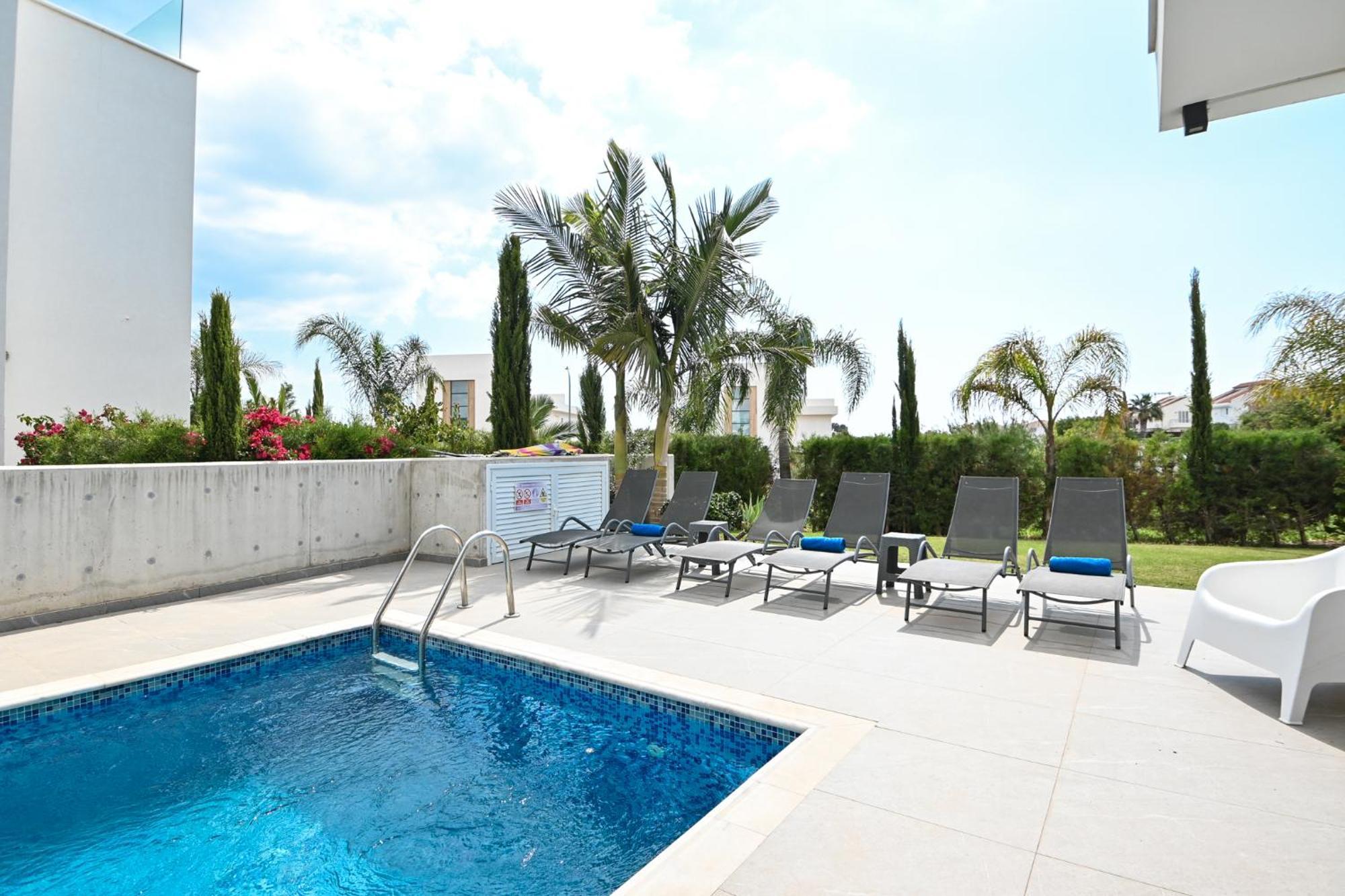 By The Beach Villa 12 بروتاراس المظهر الخارجي الصورة